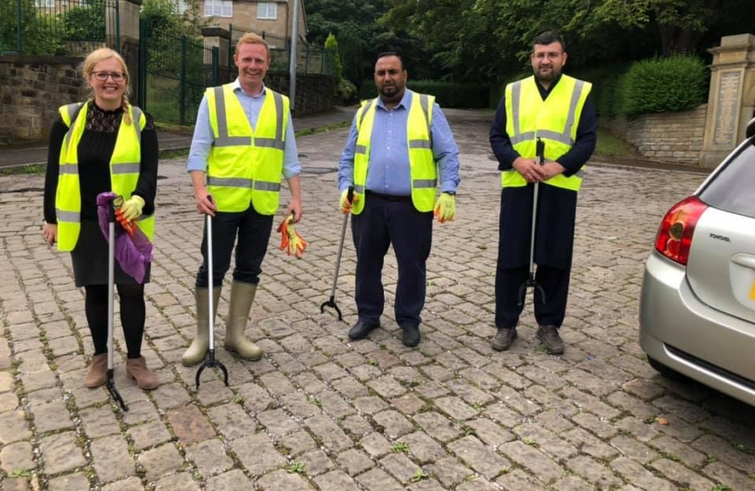 Robbie with volunteers 